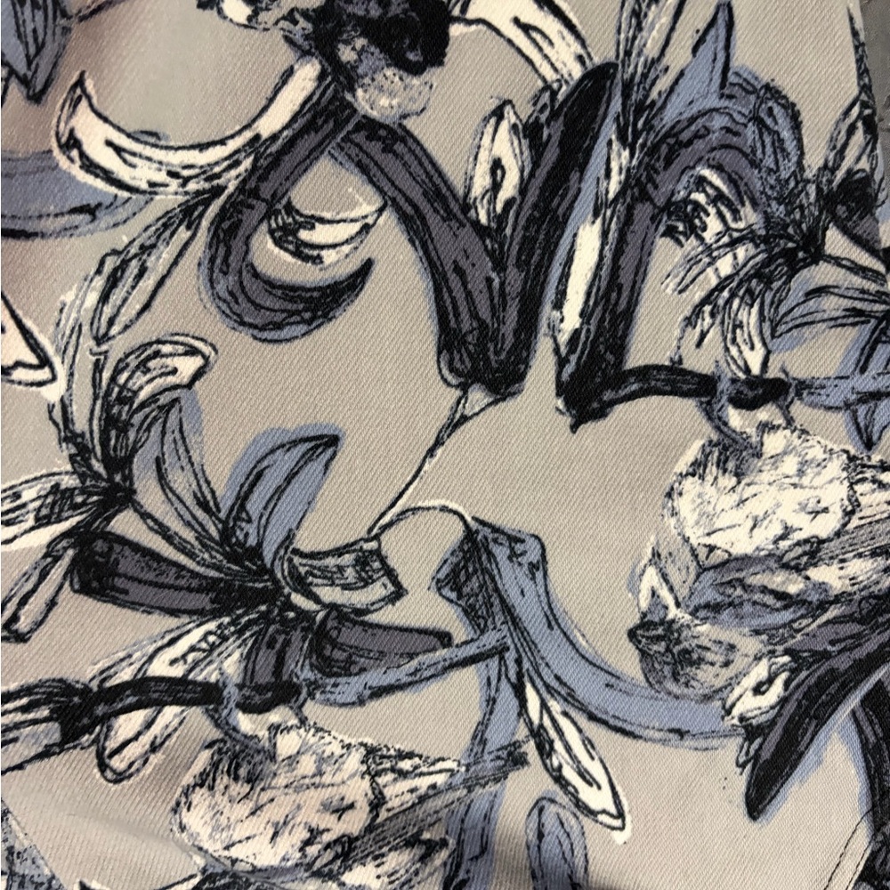 Floral Print Capris by HUE - Picture 2 of 4